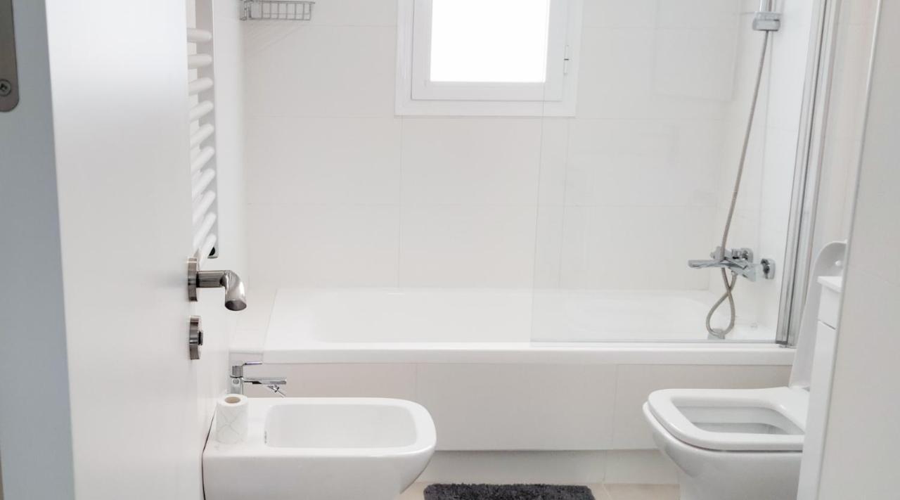 Lovely Centrally Located In Apartment