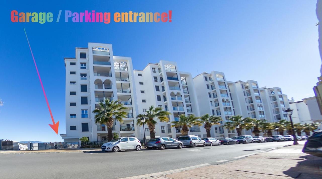 Lovely Centrally Located In Apartment *
