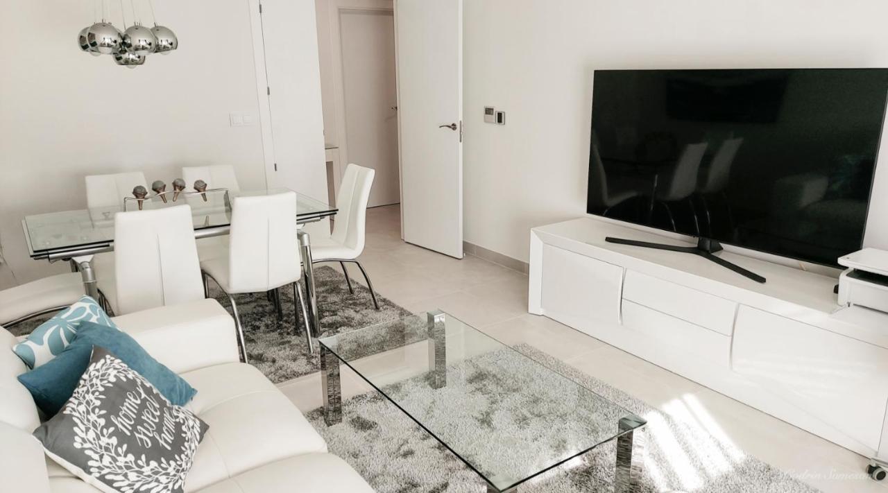 Lovely Centrally Located In Apartment *
