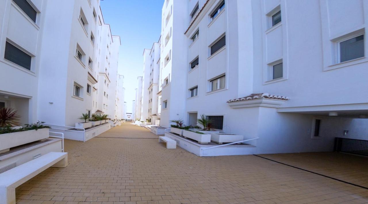Lovely Centrally Located In Apartment